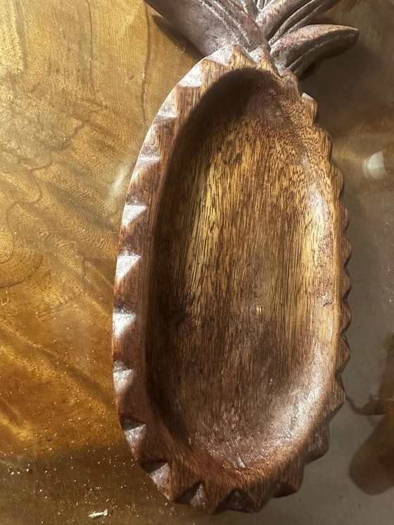 Image 1 of Vide poche vintage forme Ananas en bois sculpté
