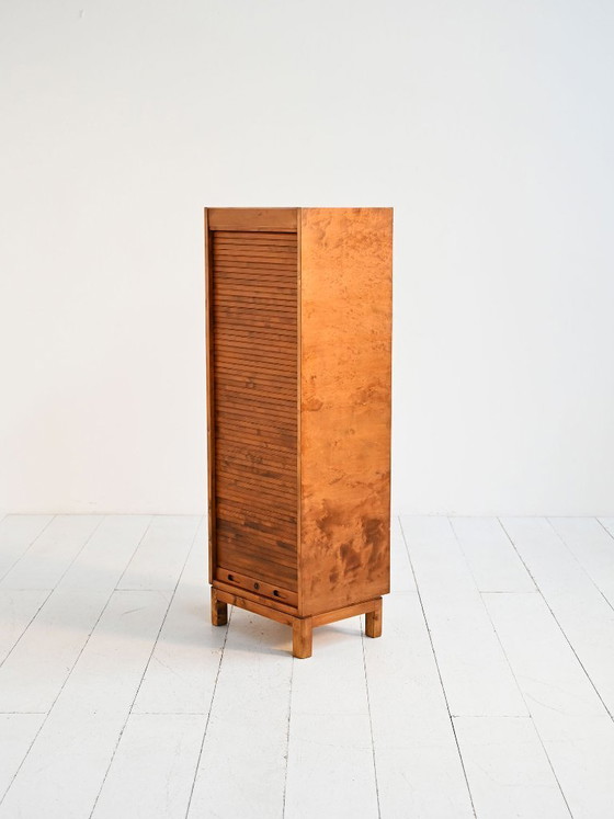 Image 1 of Kast met roldeur van berkenhout, jaren 1940