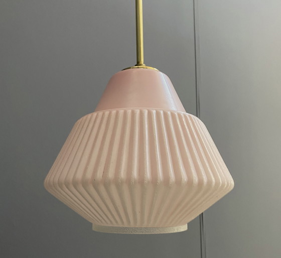 Image 1 of Lampada a sospensione in vetro rosa 1960