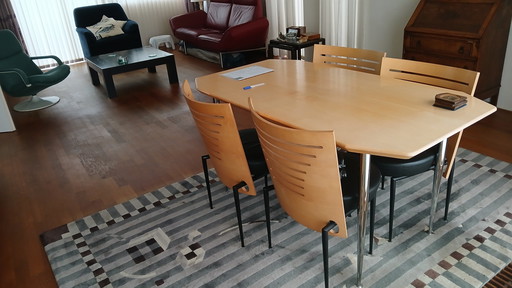 Dining table with 4 Castelijn chairs