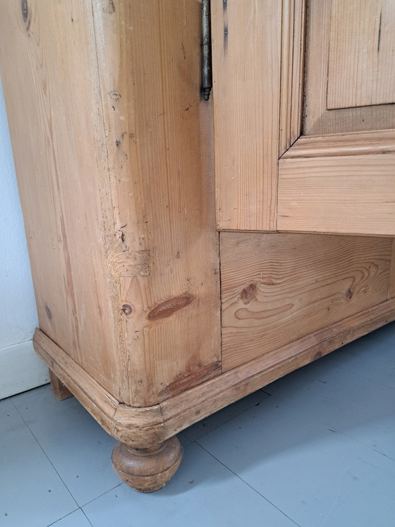 Image 1 of Mobiletto antico in pino per porcellane