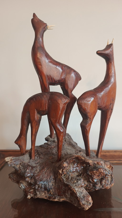 Mid-century wooden deer with young | 1960s