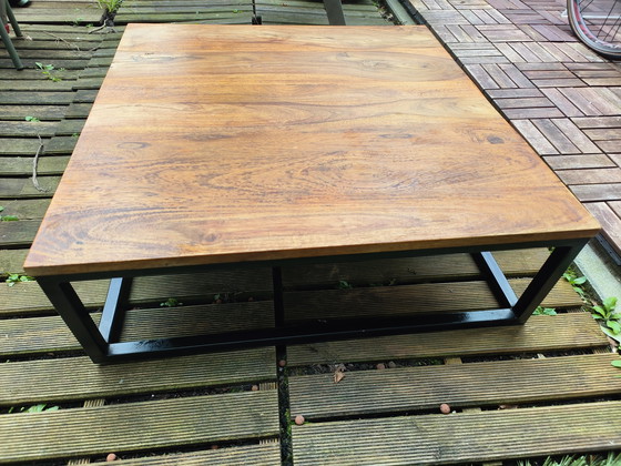 Image 1 of Wunderschöner Beistelltisch aus Mango-/Akazienholz