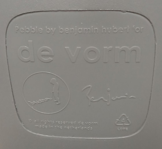 Chaise Pebble originale de la marque de design néerlandaise De Vorm, conçue par Benjamin Hubert. – devorm (photo 5 of 5)