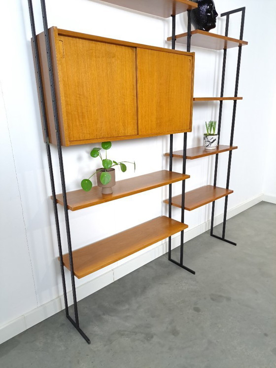 Image 1 of Parete componibile Omnia, Hilker, teak e acciaio nero con ripiani e mobiletto