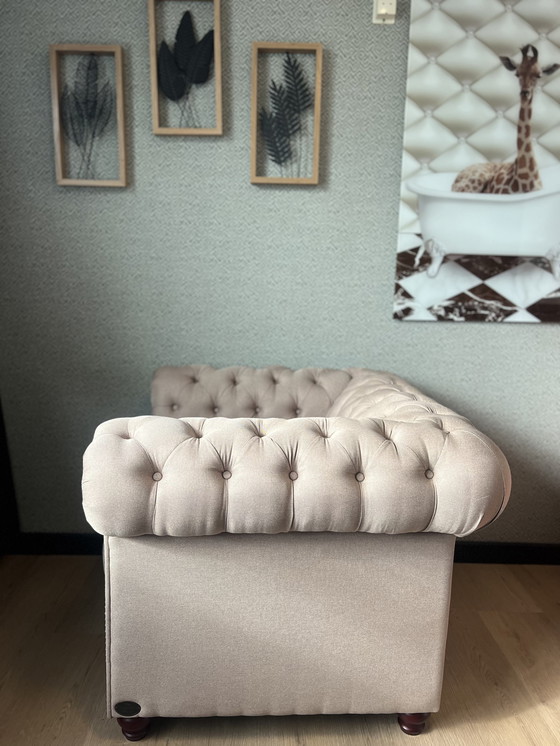 Image 1 of Poltrona Chesterfield Brighton in tessuto – Pitch Sand