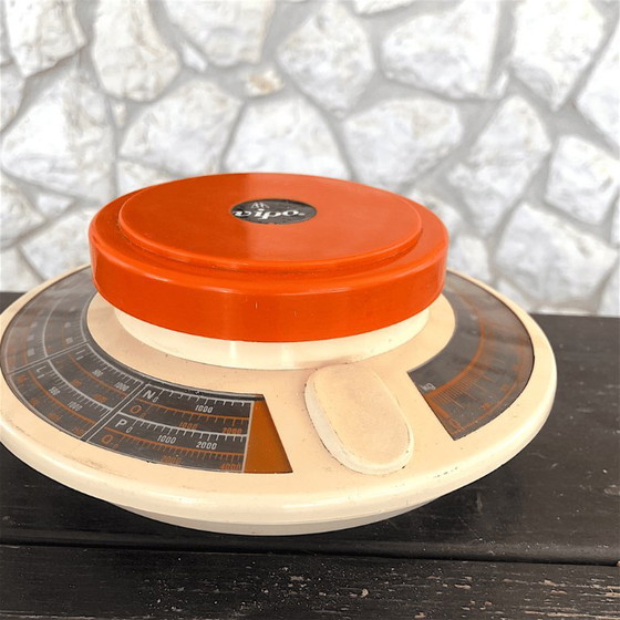 Space Age Fliegende Untertasse Orange Retro Mechanische Küchenwaage mit Kalorienzähler, 1970er – Vipo (photo 5 of 9)