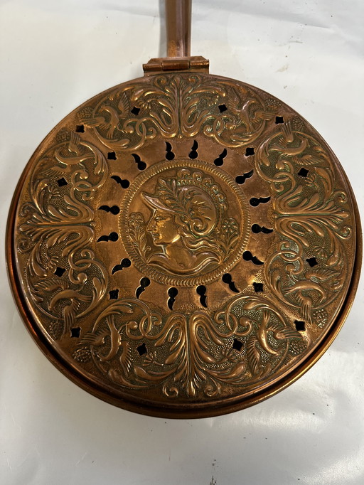 Antique red copper basin and heater Villedieu