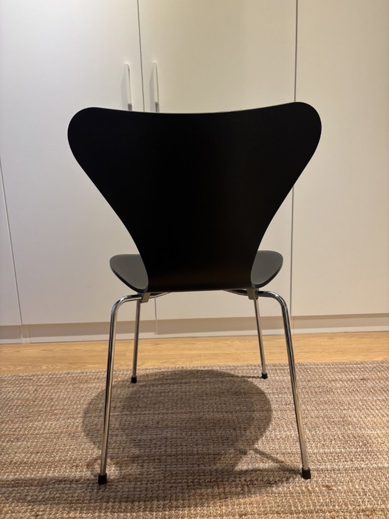 Image 1 of Original Fritz Hansen Serie 7 Stuhl (3107) – Esche schwarz – Top Zustand