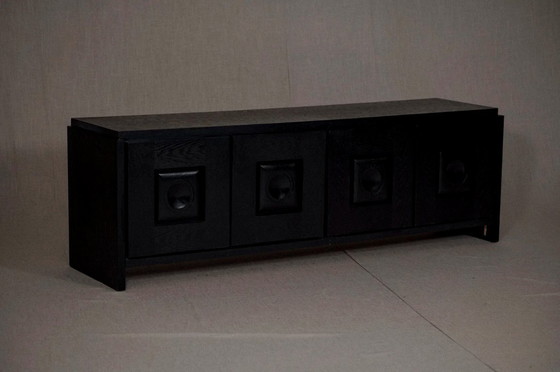 Image 1 of Laag brutalistisch dressoir in zwart eiken