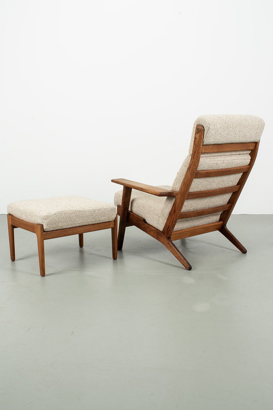Image 1 of Hans Wegner GE 290 fauteuil met voetenbank