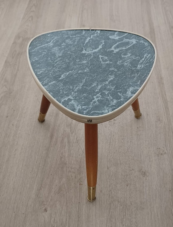 Besonderer Fünfziger Jahre Beistelltisch – Beistelltische, Kunststoff, Holz (photo 6 of 9)