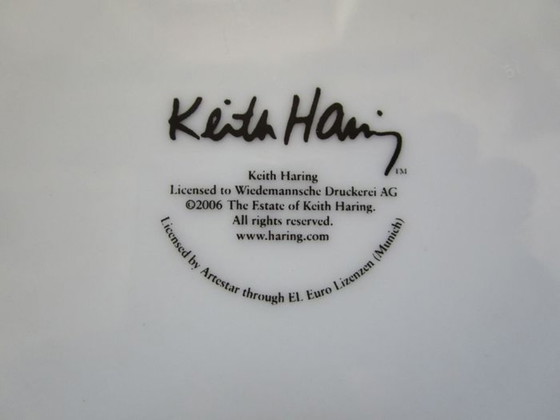 Image 1 of Keith Haring Geschirr: 2 flache Teller, 2 Kaffeetasse und Untertasse, 1 Espressotasse und Untertasse