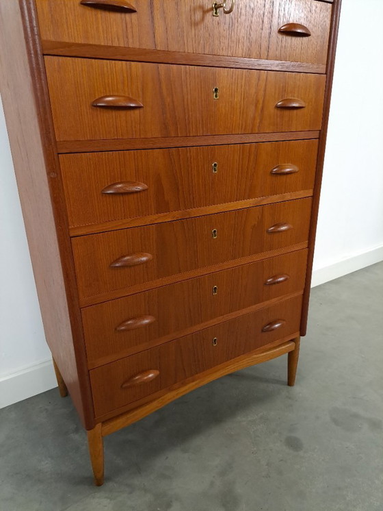 Image 1 of Cómoda danesa de teca con 6 cajones y patas elegantes