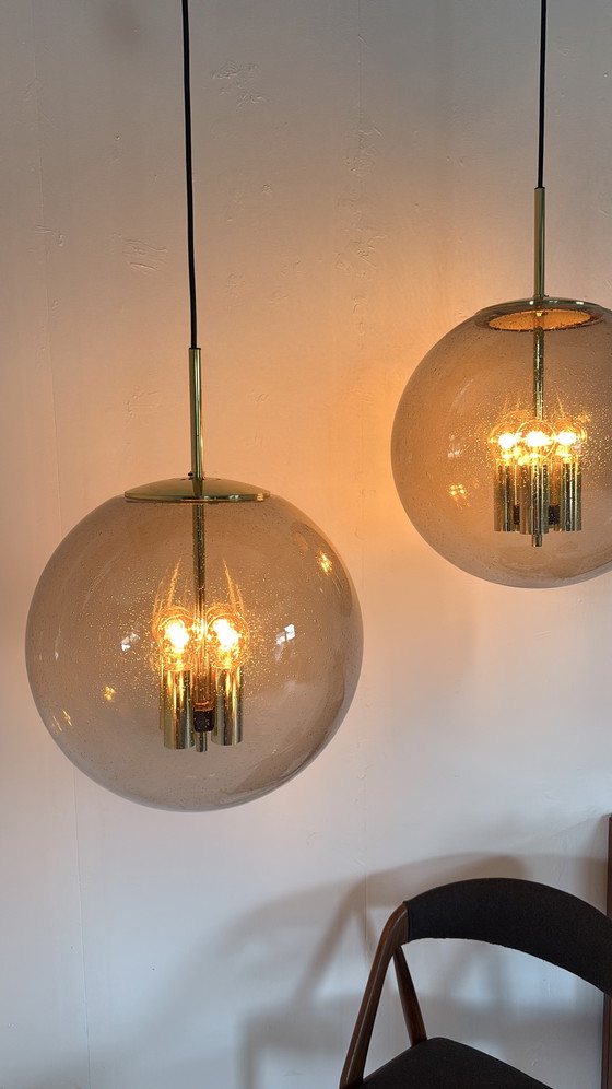 Image 1 of 2x XXL-Globus aus Messing und Rauchglas, Glashütte Limburg '70