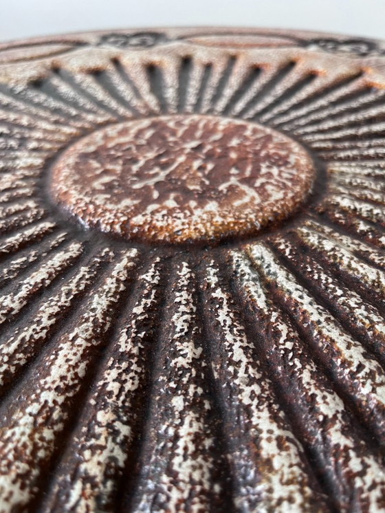 Image 1 of Ronde keramische salontafel toegeschreven aan François Chaty