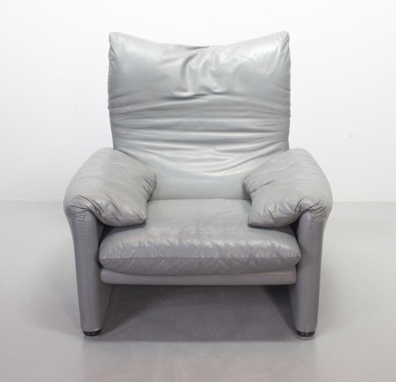 Image 1 of Set of 2 Mid-Century Italian Design Cassina Lounge Chair ‘Maralunga’ by Vico Magistretti in Dolphin Grey Leather. Italy, 1970s.