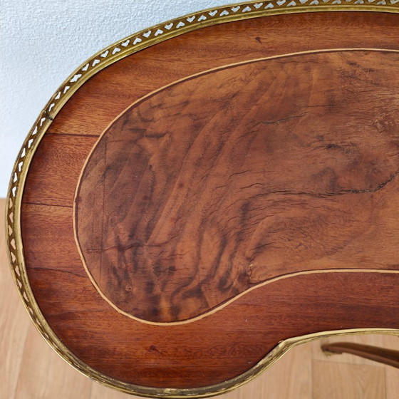 Image 1 of Antiker Beistelltisch, kleiner Nachttisch, kleine nierenförmige Kommode