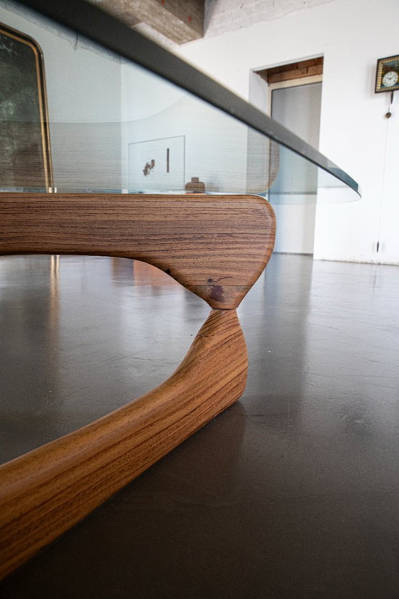 Image 1 of Couchtisch im Noguchi-Stil der Mitte des 20. Jahrhunderts – Glas und Massivholz – handgefertigt auf Bali