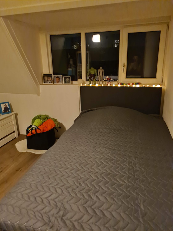 Image 1 of Canapés, tables et chaises + lits à vendre