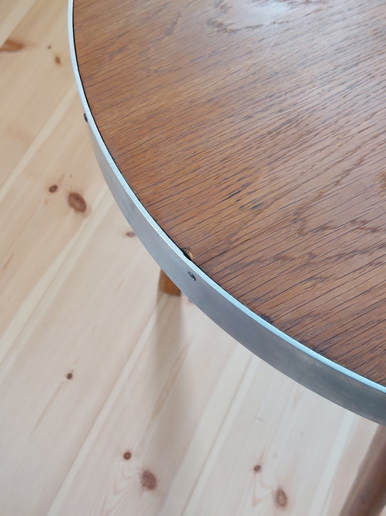 Image 1 of Vintage bijzettafel uit het midden van de vorige eeuw, van hout en metaal.