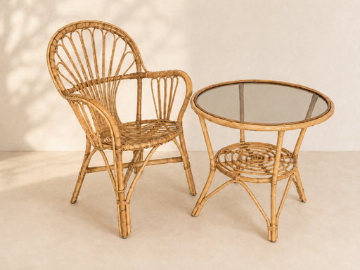 Sillón holandés de mediados de siglo con mesa auxiliar, década de 1960.