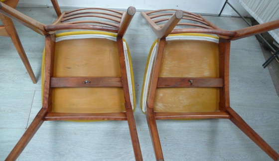 Juego de 4 sillas, estilo años 60, respaldo de barrotes, tapicería de madera de haya y tela, color amarillo (photo 5 of 6)