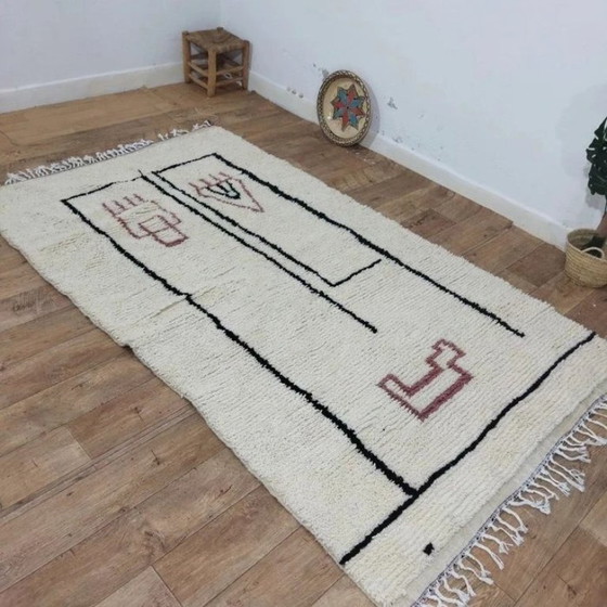 Image 1 of Beni Ouarain Art Face Rug Minimalist – Natural Wool Amazigh Symbolic (250 × 150 cm)
