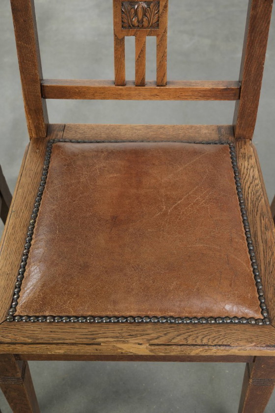Image 1 of Ensemble de 4 chaises de salle à manger anciennes en chêne de style Art nouveau, recouvertes de peau de mouton.