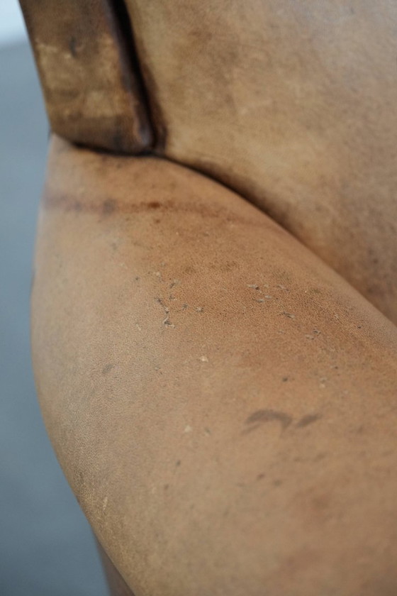 Image 1 of Subtiele vintage schapenleren fauteuil/ armchair met een mooie lichte kleur en sierlijke pootjes