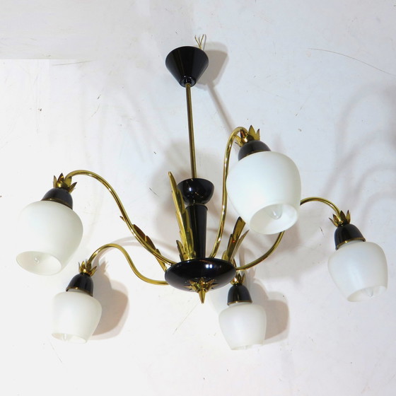 Image 1 of Lampadario vintage in ottone e vetro opalino, anni '60