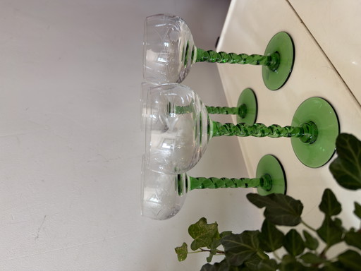 Set di 4 bicchieri da vino con base verde ritorta