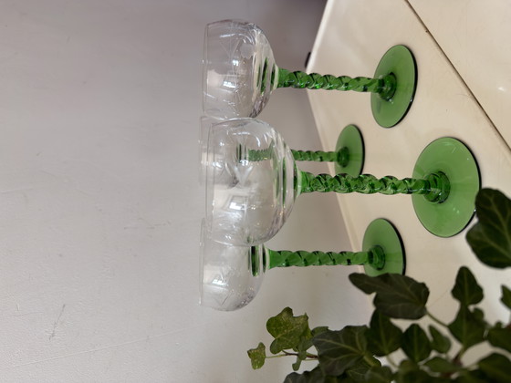 Image 1 of Set di 4 bicchieri da vino con base verde ritorta