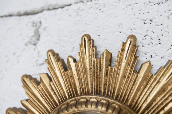 Image 1 of Vintage bolle spiegel uit de jaren 70 met heksenoogmotief en zonnestralenmotief.