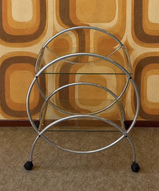 Vintage chrome serveerwagen model Bauhaus op wieltjes met 2 glazen bladen