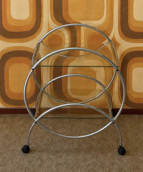 Image 1 of Vintage chrome serveerwagen model Bauhaus op wieltjes met 2 glazen bladen