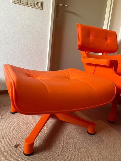 1x Sillón Mal Eames incl. Hocker
