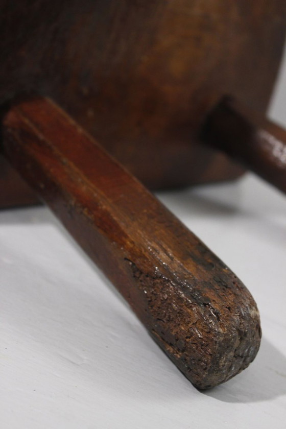 Image 1 of Sgabello da mungitura in legno massello, arte popolare francese, XX secolo