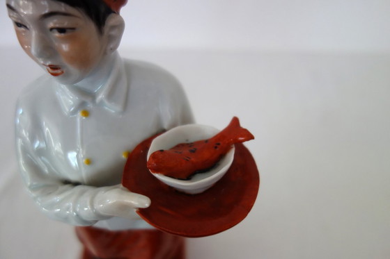 Image 1 of Estatua femenina de porcelana china con forma de galleta - Revolución Cultural n.° 15