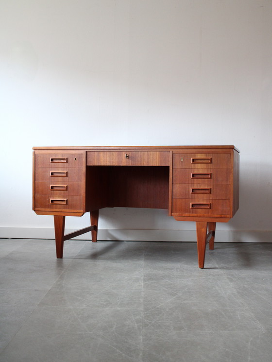 Image 1 of Bureau vintage danois indépendant en teck