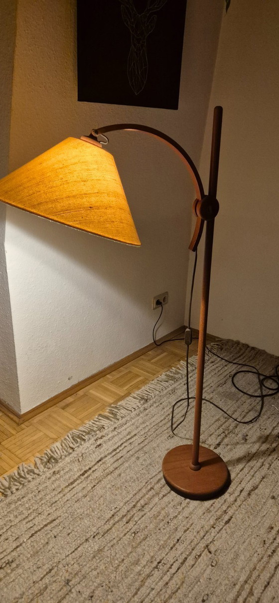 Image 1 of Schöne Teak - Stehlampe in wunderbarem dänischem, skandinavischen Design. Hersteller Domus in den 60er/70er Jahren. Ausführung G