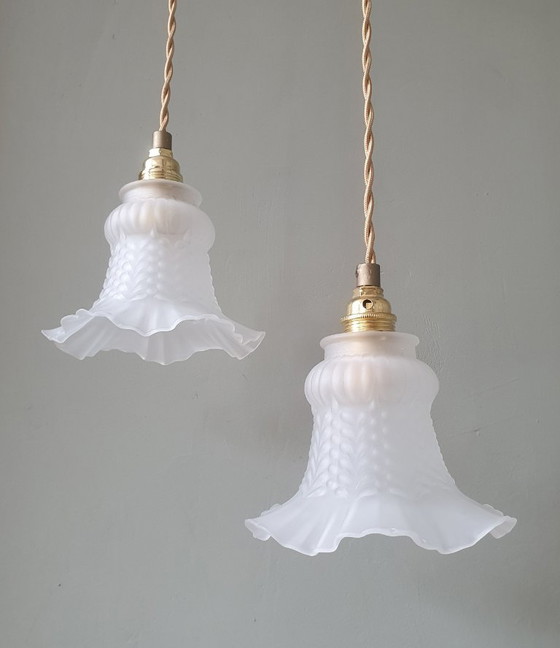 Set di lampade a sospensione vintage antiche in vetro satinato. – Metal (photo 3 of 18)