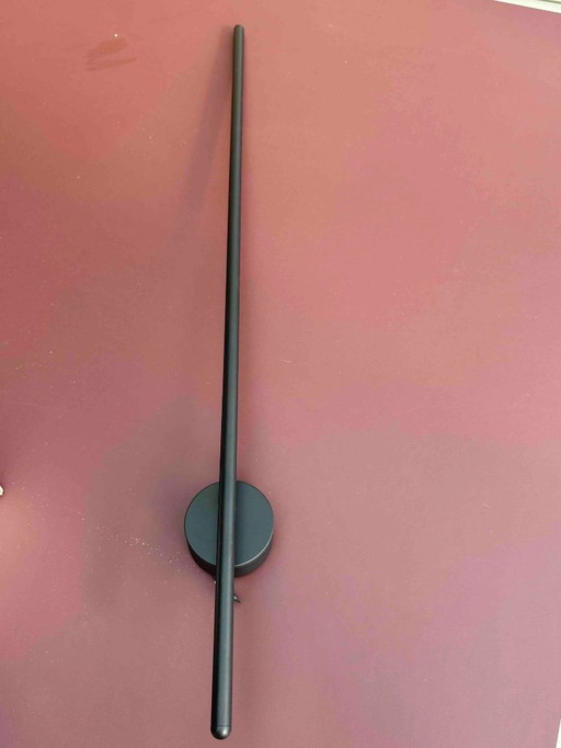 KOSILAMP - Long black wall lamp with indirect LED light - Mandal