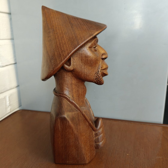 Image 1 of Buste vintage en bois sculpté à la main – Sculpture en bois massif – Art populaire du milieu du XXe siècle – 28 cm