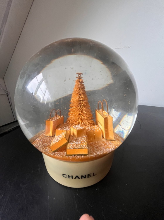 Chanel Schneekugel XL – Dekorative Objekte, Glas, Kunststoff (photo 5 of 5)