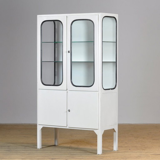 Armoire médicale vintage, années 1970