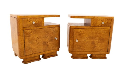 Paire unique de tables de chevet Art déco en ronce de noyer, Pologne, milieu du XXe siècle.