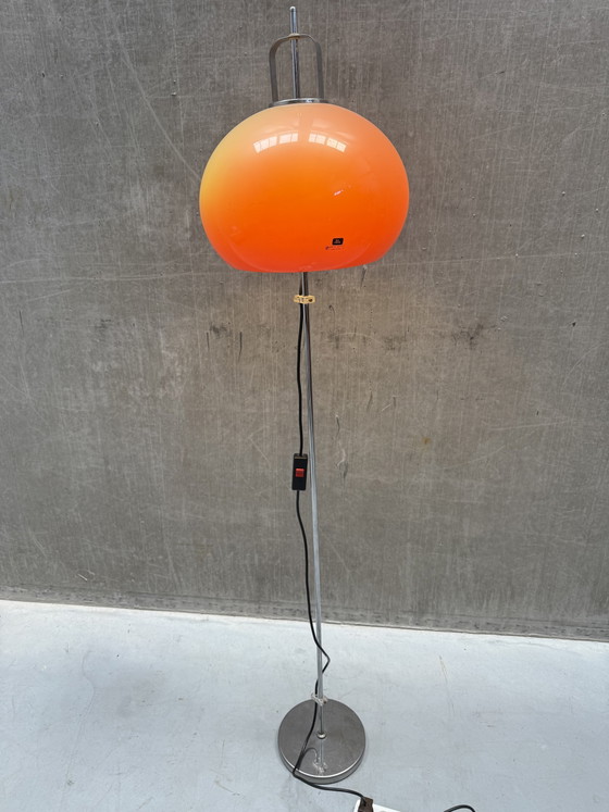 Harvey Guzzini "Lucerna" Floor Lamp, Orange, 1960s – Floor lights, Chrome, Plastic (photo 3 of 7)