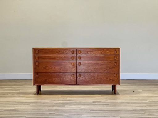 Chest of Drawers (by Meredew)