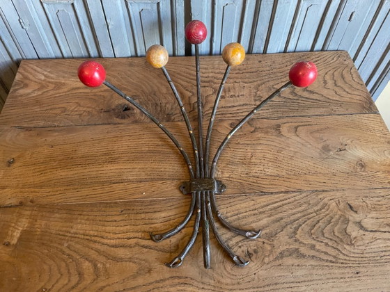 Image 1 of Wandkapstok met gekleurde houten bollen Frans